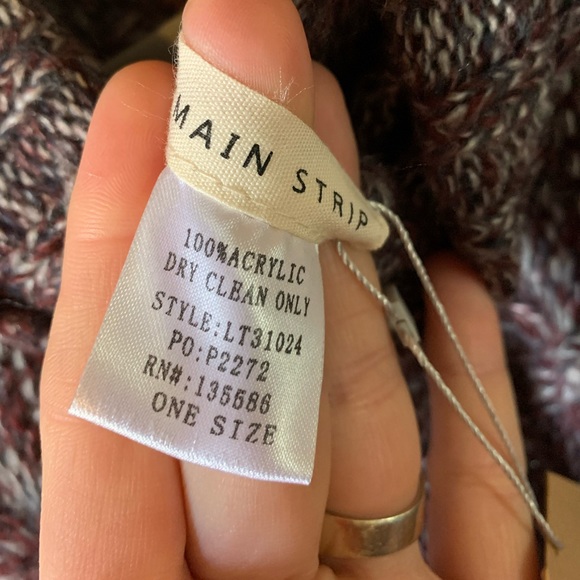 Turtleneck shawl - Picture 4 of 4